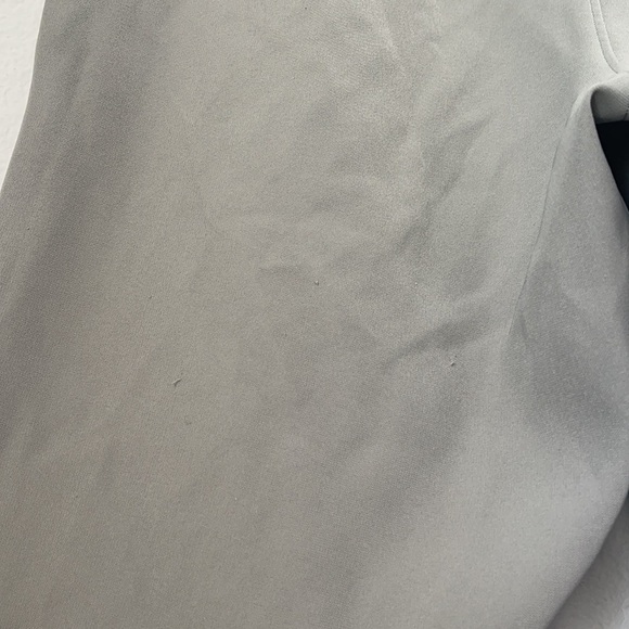 Lululemon On The Fly Crop *Woven 23"
Grey Sage size 6 - Picture 7 of 11